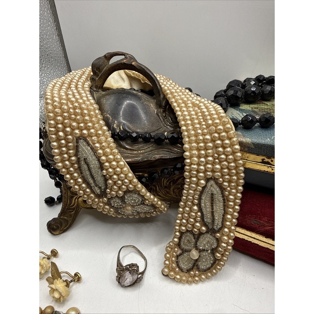 Estate Jewelry Lot Pearl Necklaces, Jewelry Boxes, Earrings, Bracelet - Picture 8 of 13